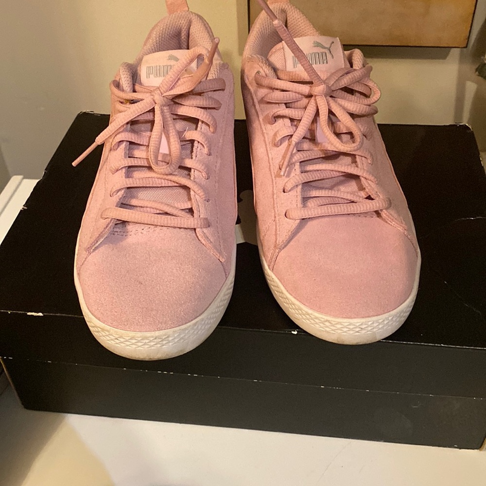 Women’s peach Puma